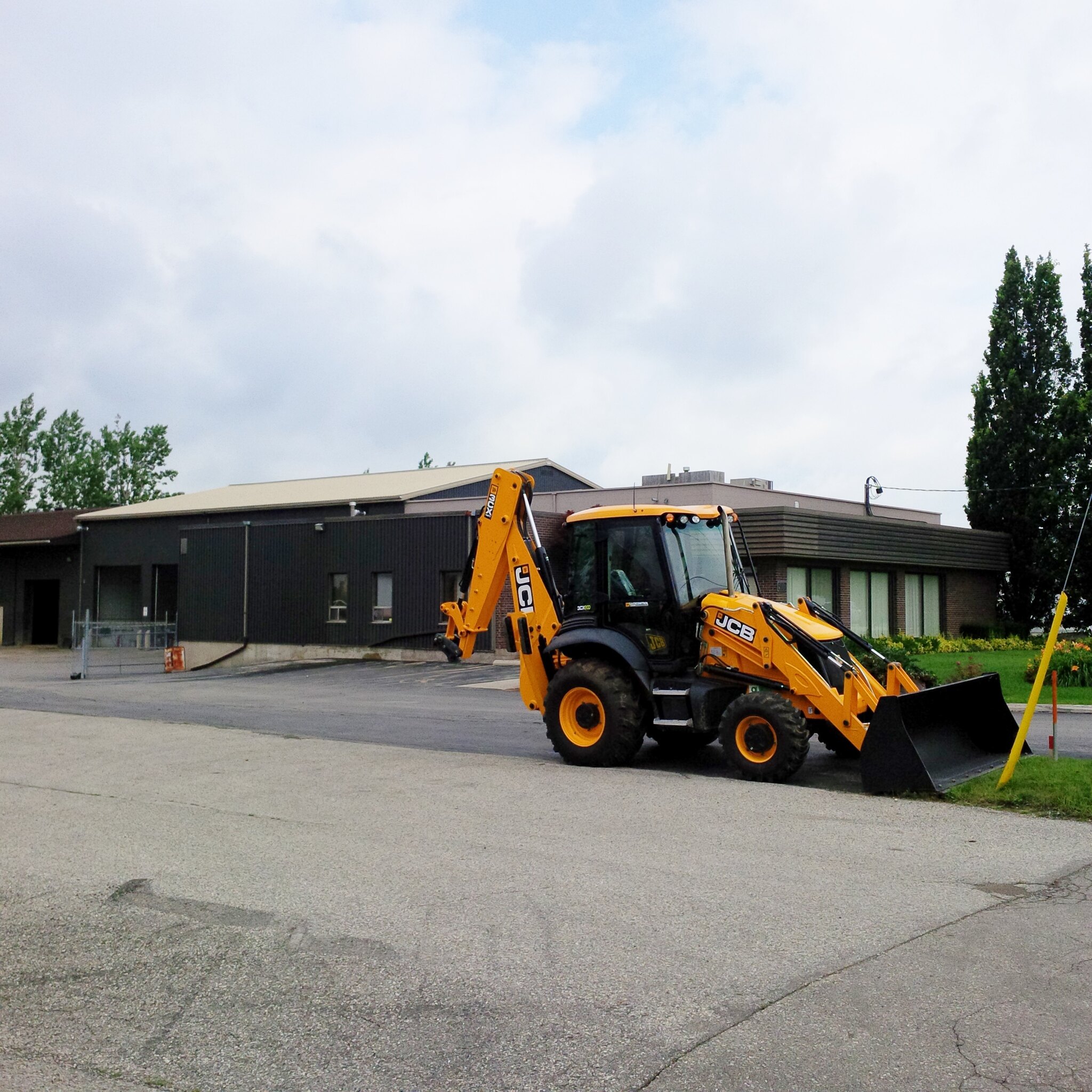 Advance Construction Equipment Waterloo location